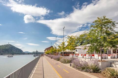 Sunny Rooms At Danube Budapesta Exterior foto